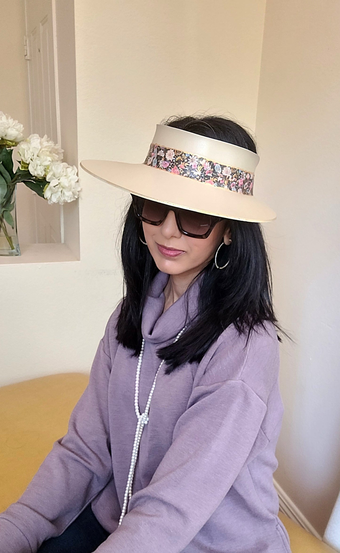 Beige "LadyEVA" Visor Hat with Dark Floral Band
