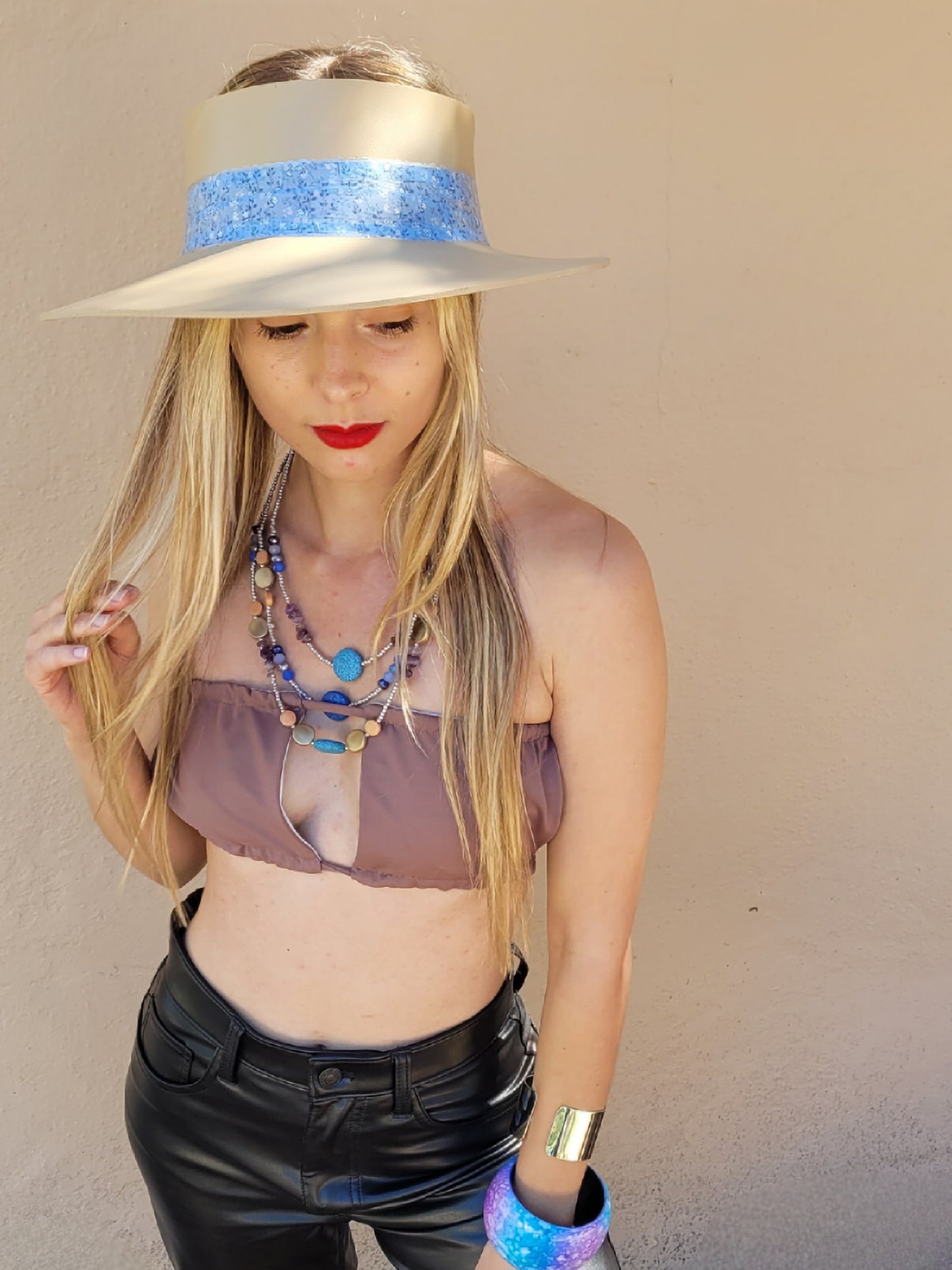 Beige "LadyEVA" Visor Hat with Baby Blue Floral Band