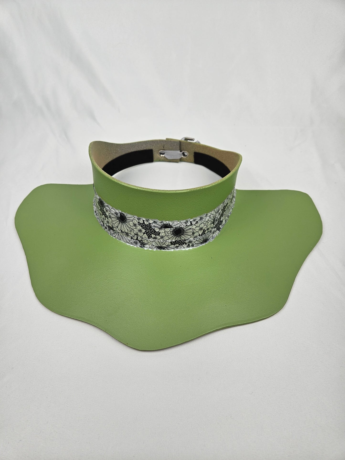 Green Lotus Visor Hat - Black and White Floral Band