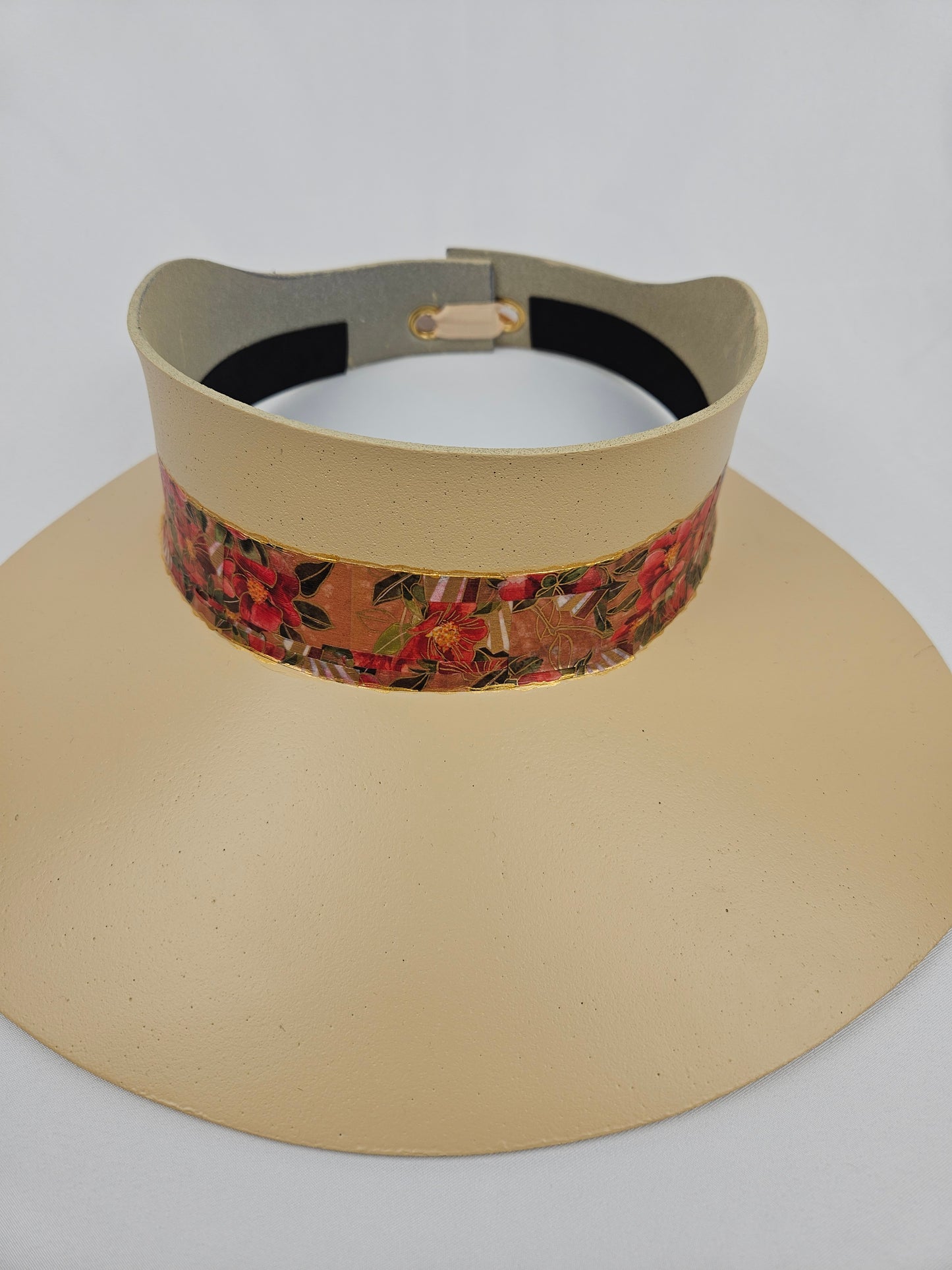 Beige "LadyEVA" Visor Hat with Deep Red Floral Band