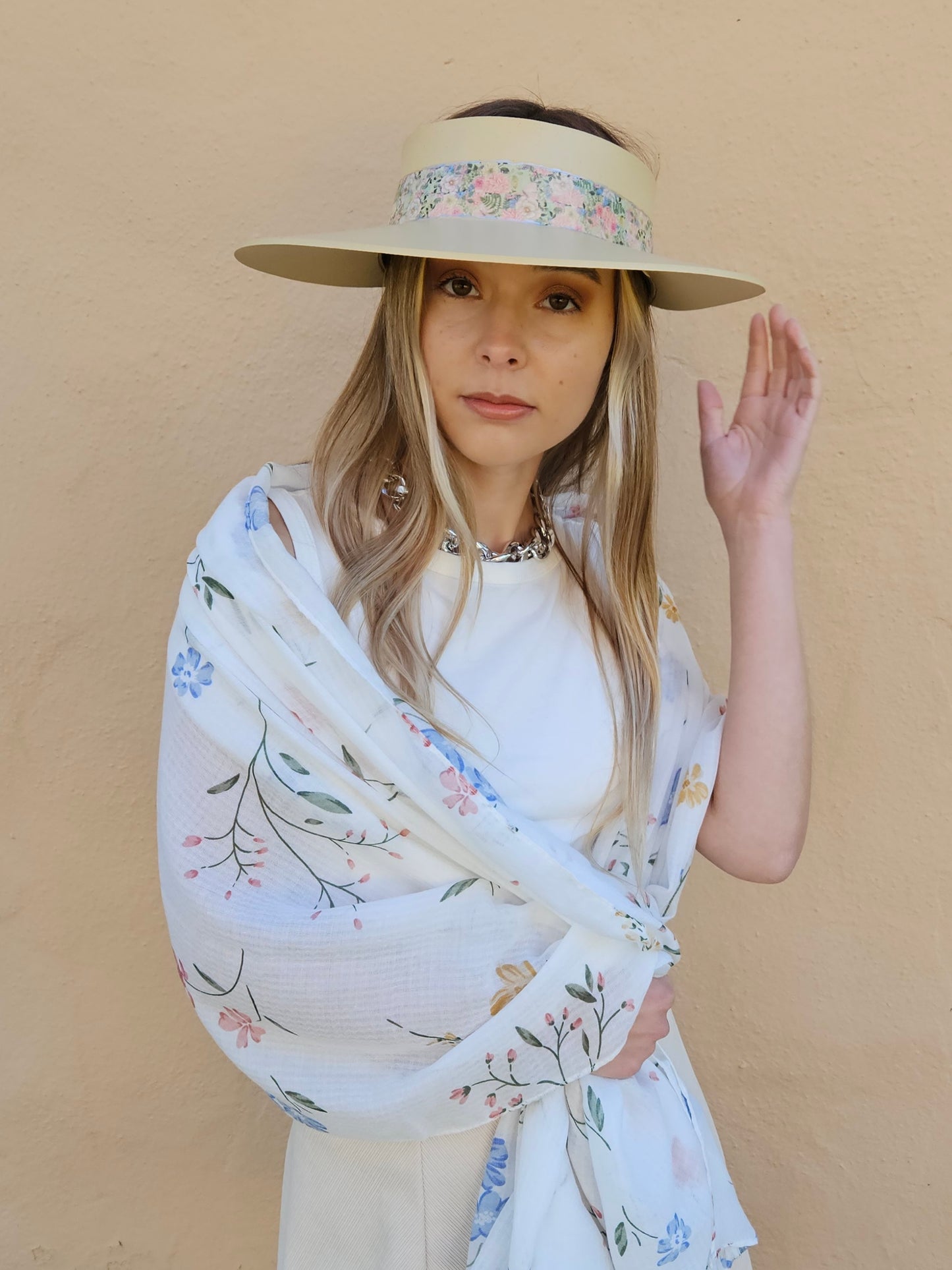 Beige "LadyEVA" Visor Hat with Light Pink Floral Band