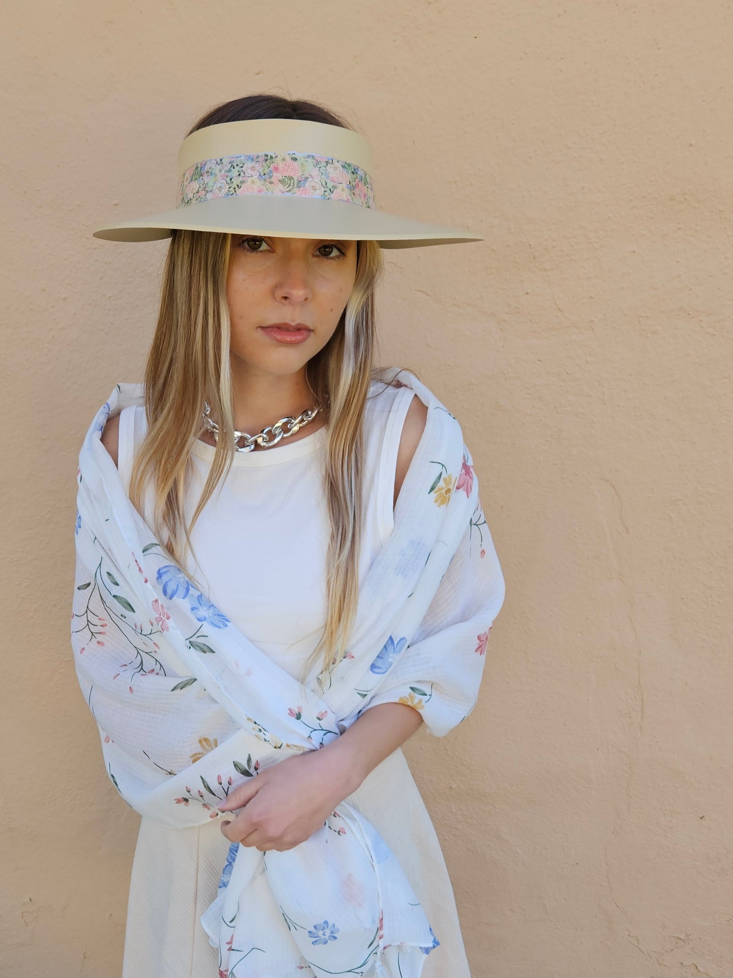 Beige "LadyEVA" Visor Hat with Light Pink Floral Band