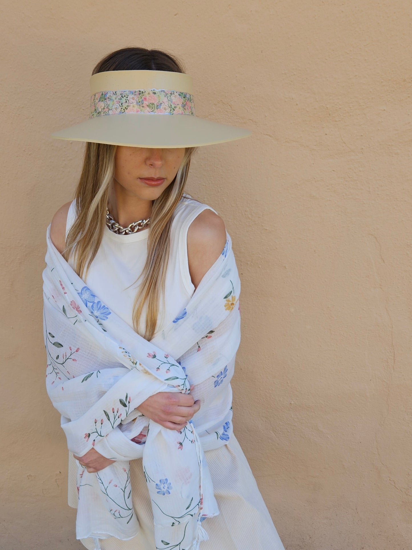 Beige "LadyEVA" Visor Hat with Light Pink Floral Band