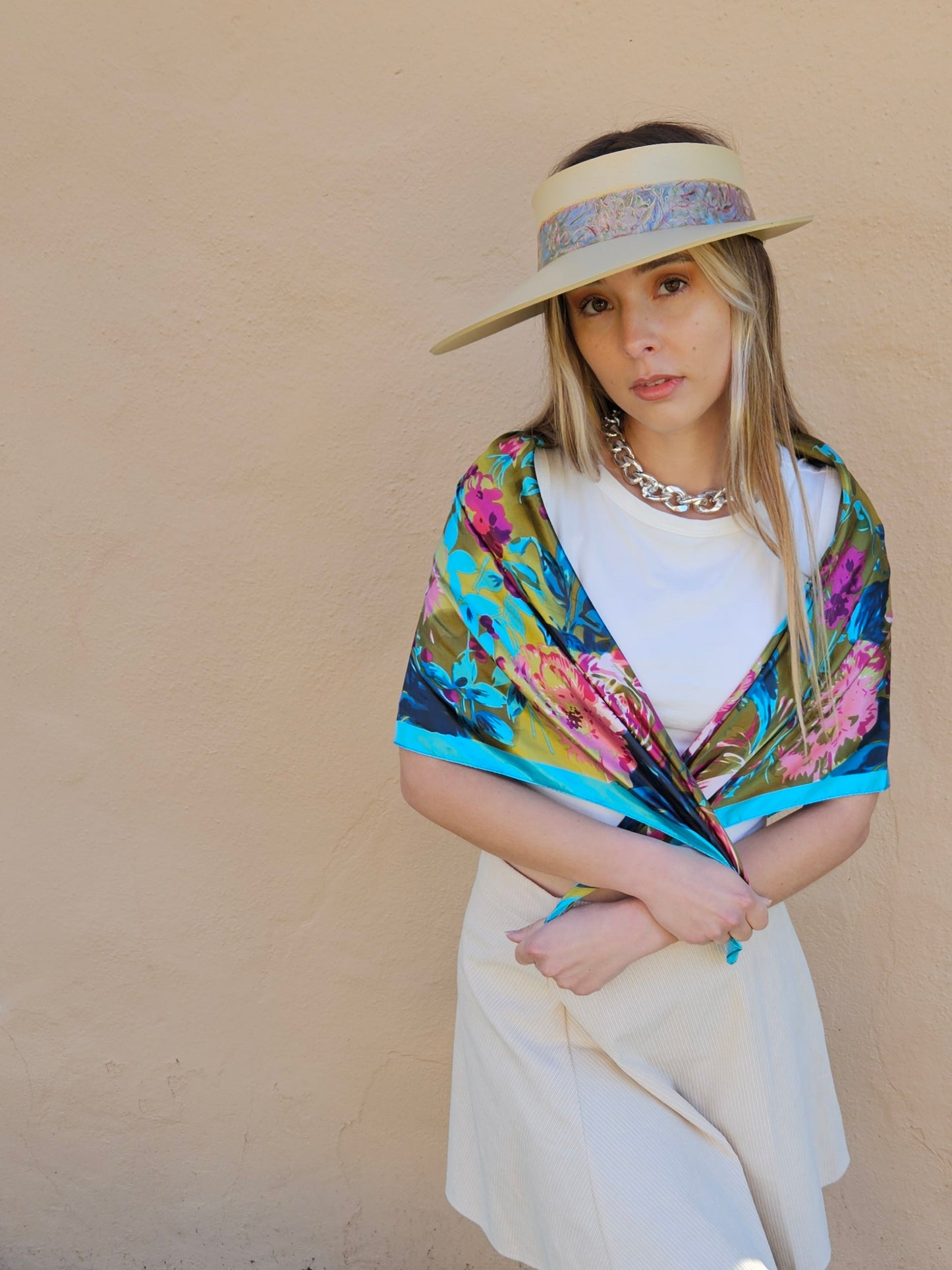 Beige "LadyEVA" Visor Hat with Multicolor Floral Band