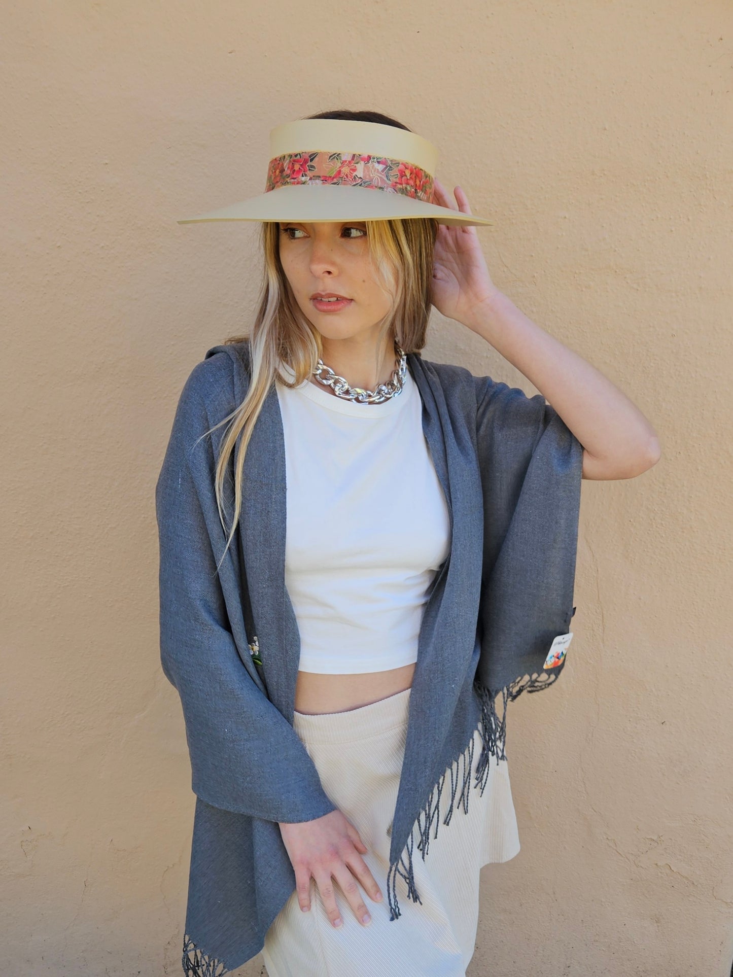 Beige "LadyEVA" Visor Hat with Deep Red Floral Band
