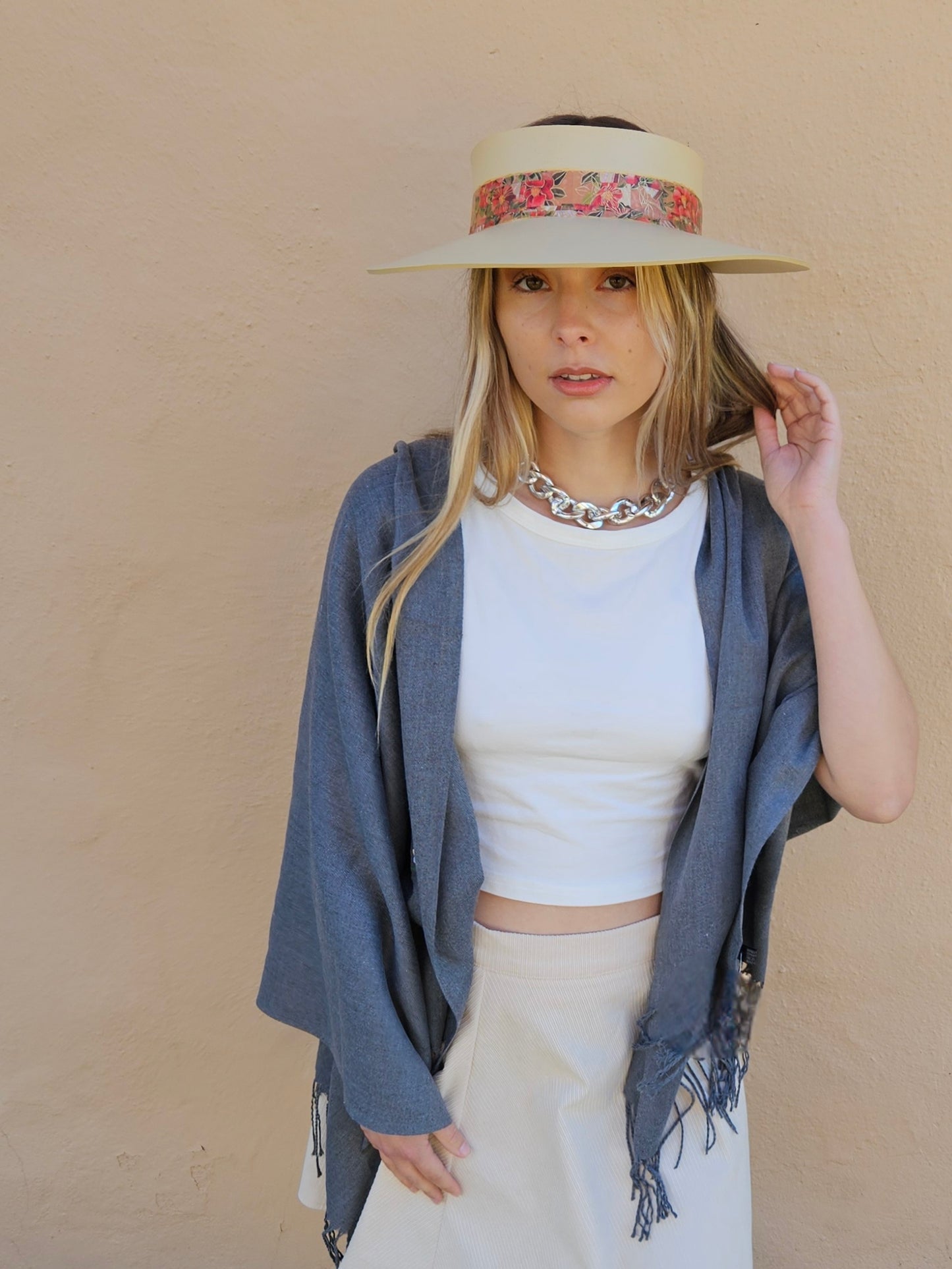 Beige "LadyEVA" Visor Hat with Deep Red Floral Band