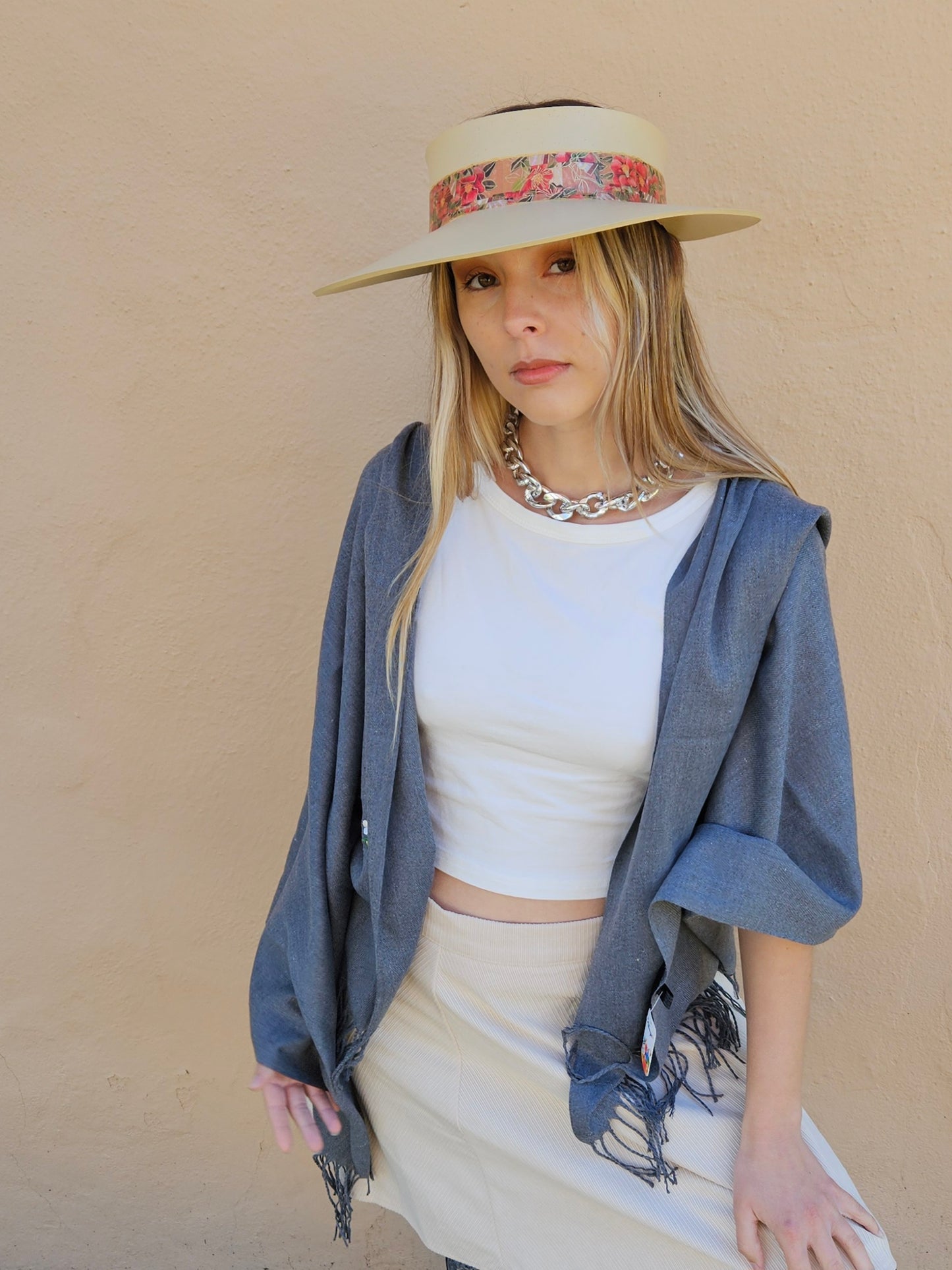 Beige "LadyEVA" Visor Hat with Deep Red Floral Band