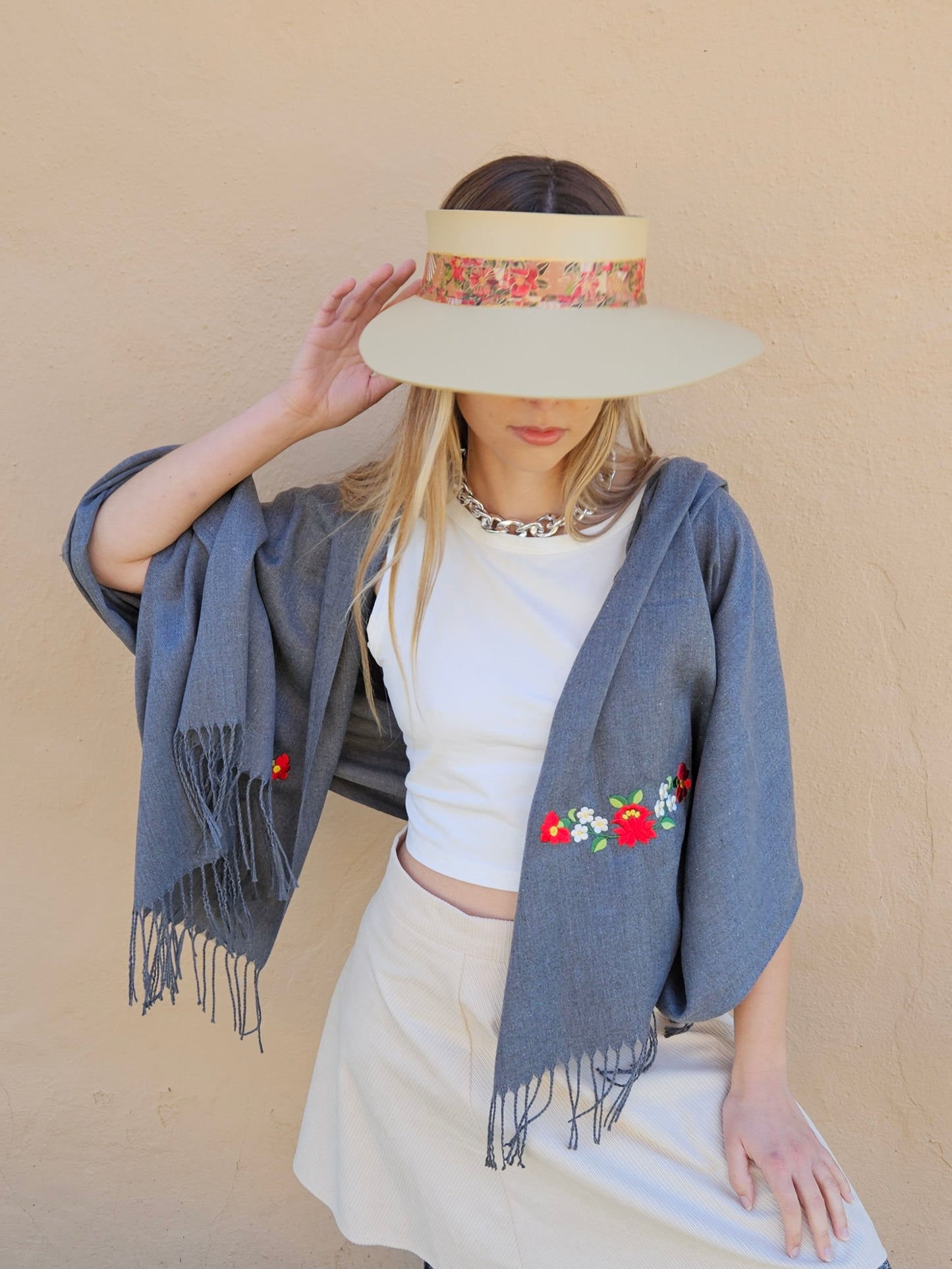 Beige "LadyEVA" Visor Hat with Deep Red Floral Band