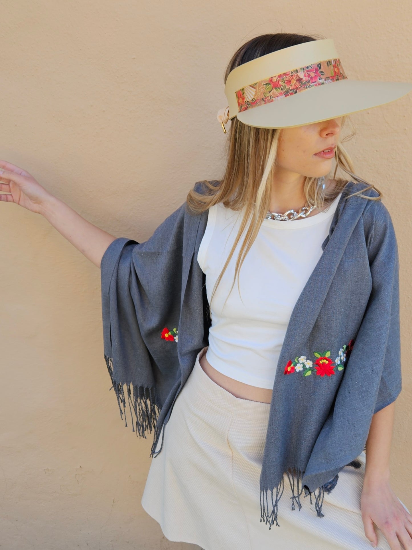 Beige "LadyEVA" Visor Hat with Deep Red Floral Band