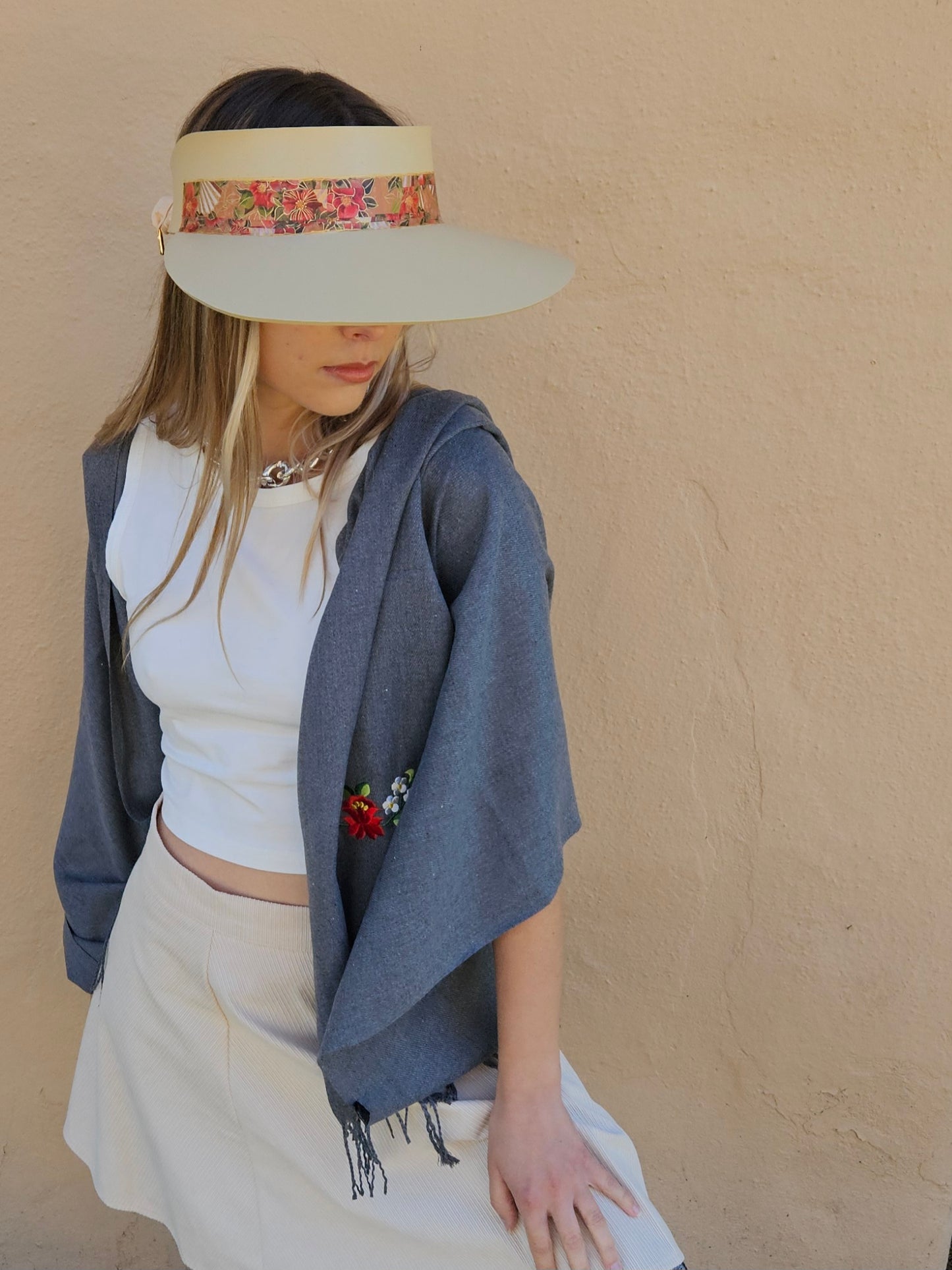 Beige "LadyEVA" Visor Hat with Deep Red Floral Band