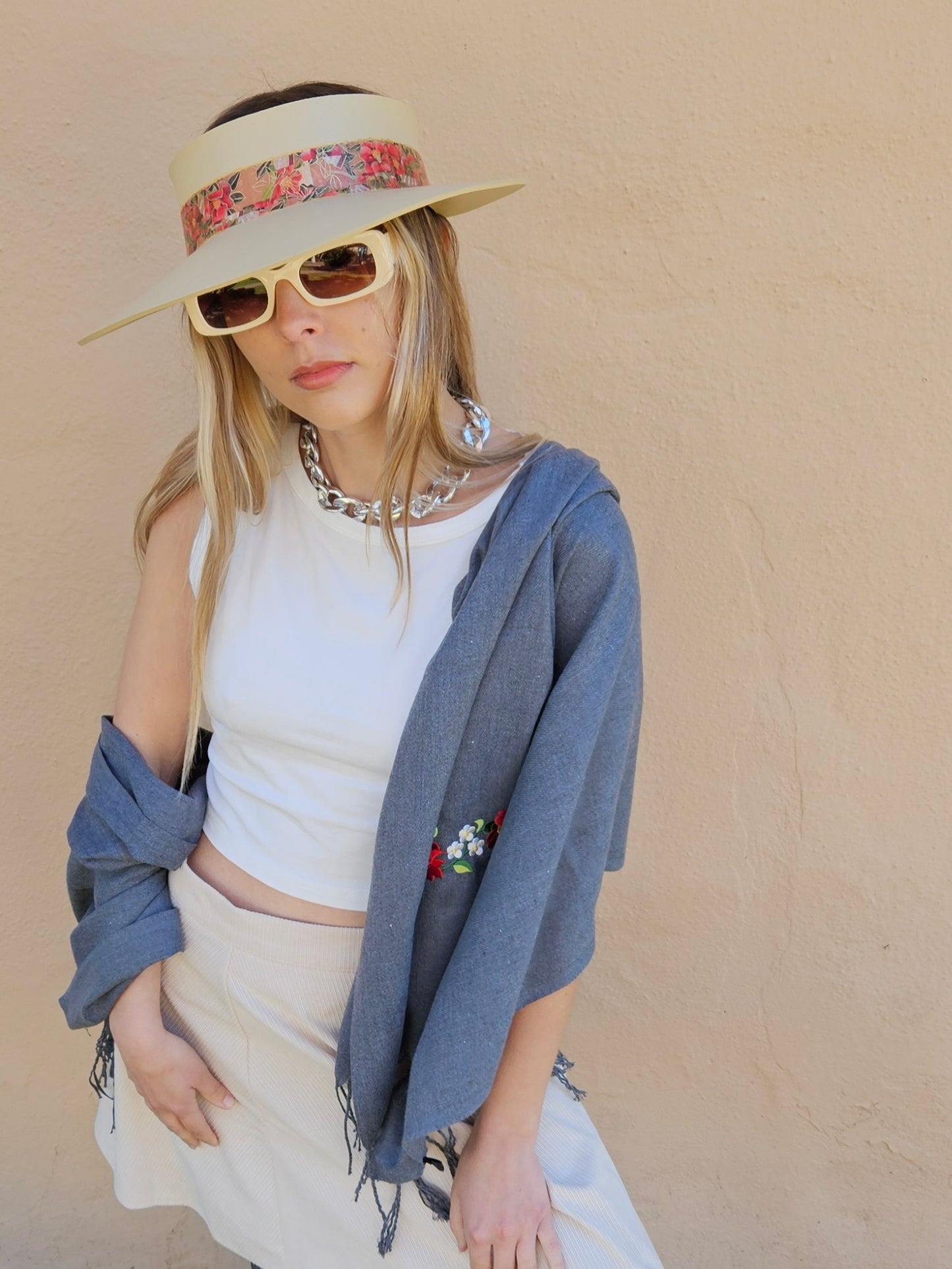 Beige "LadyEVA" Visor Hat with Deep Red Floral Band