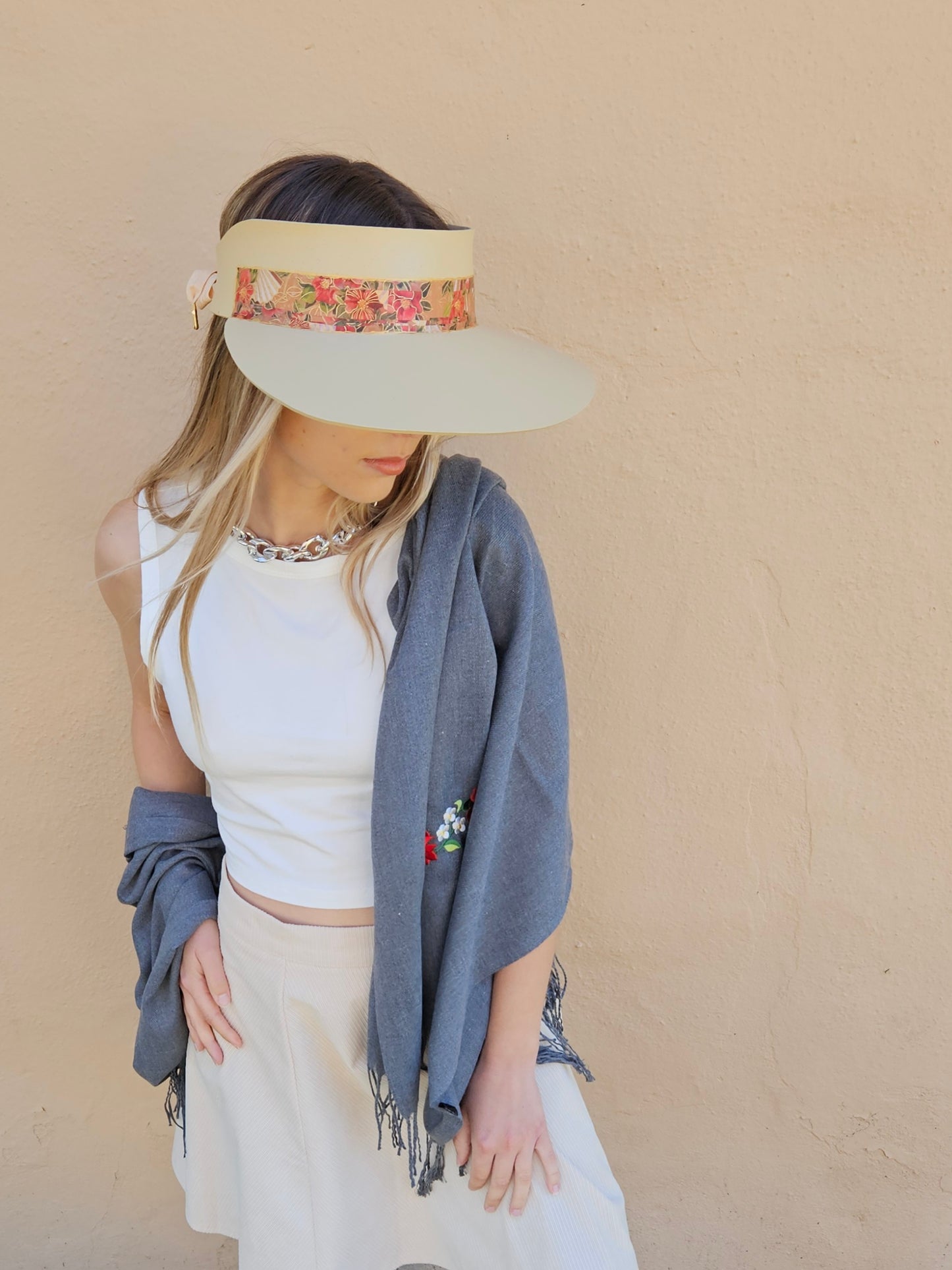 Beige "LadyEVA" Visor Hat with Deep Red Floral Band