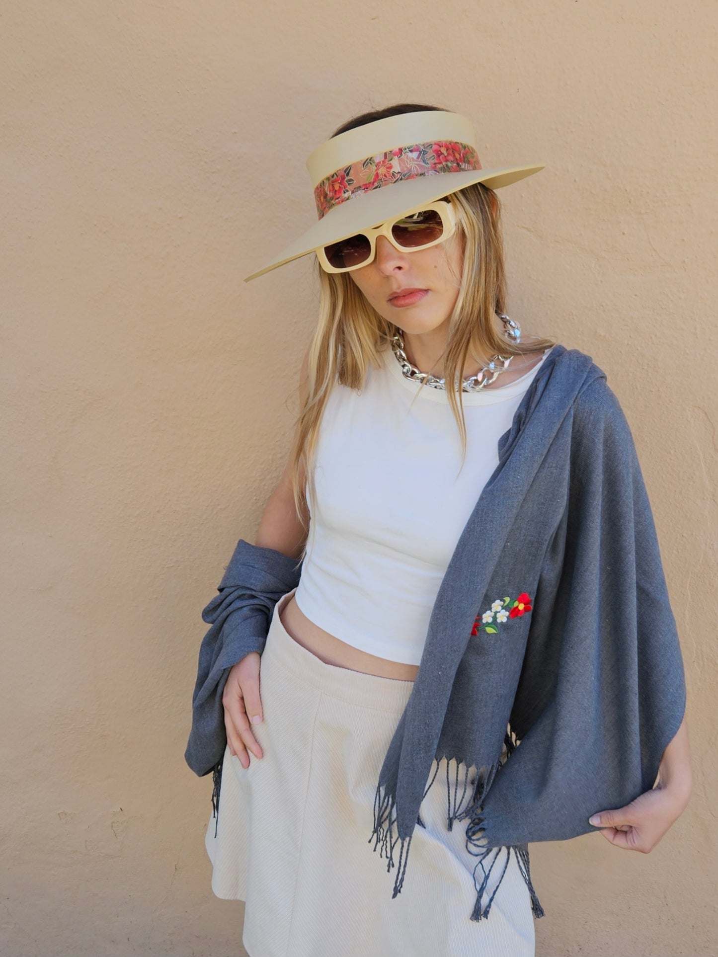 Beige "LadyEVA" Visor Hat with Deep Red Floral Band