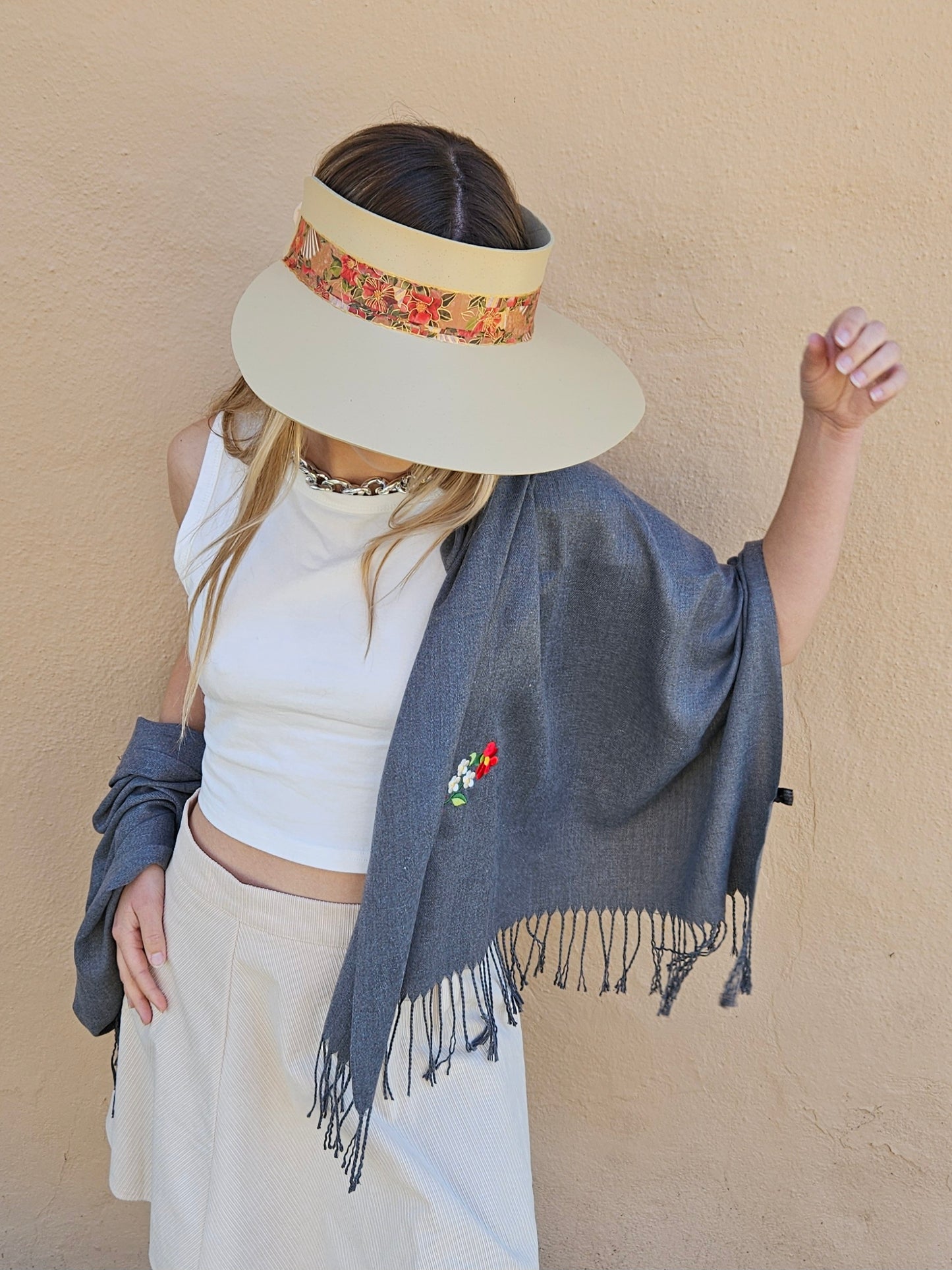 Beige "LadyEVA" Visor Hat with Deep Red Floral Band