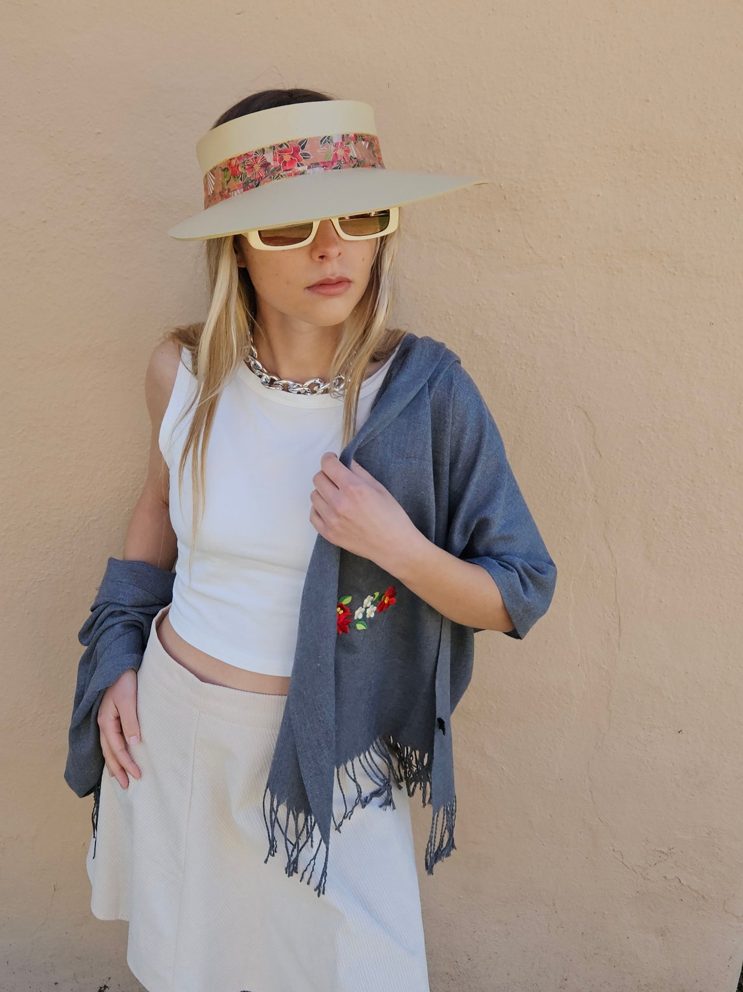 Beige "LadyEVA" Visor Hat with Deep Red Floral Band