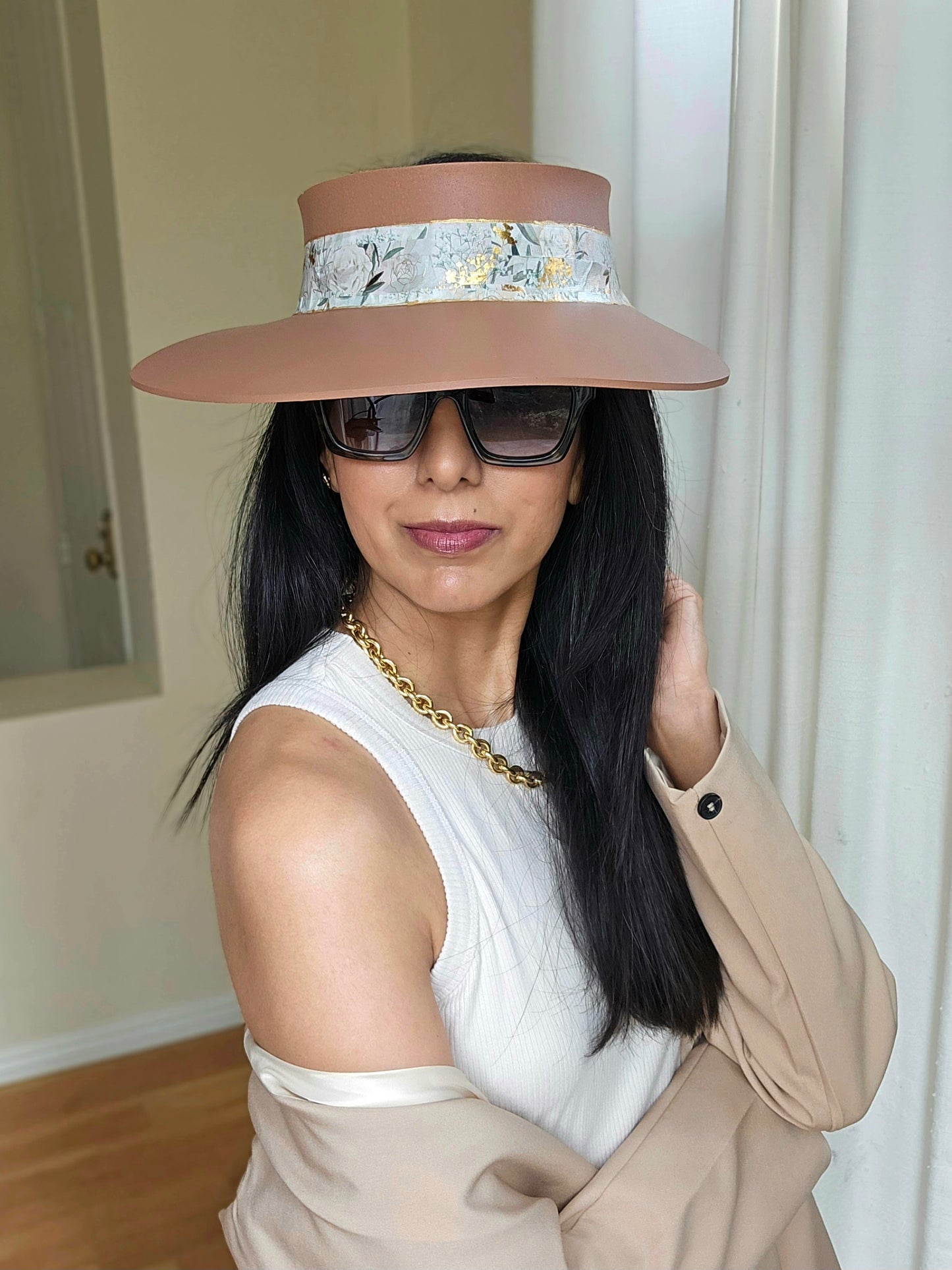 Brown "LadyEVA" Visor Hat with Stylish White and Gold Floral Band