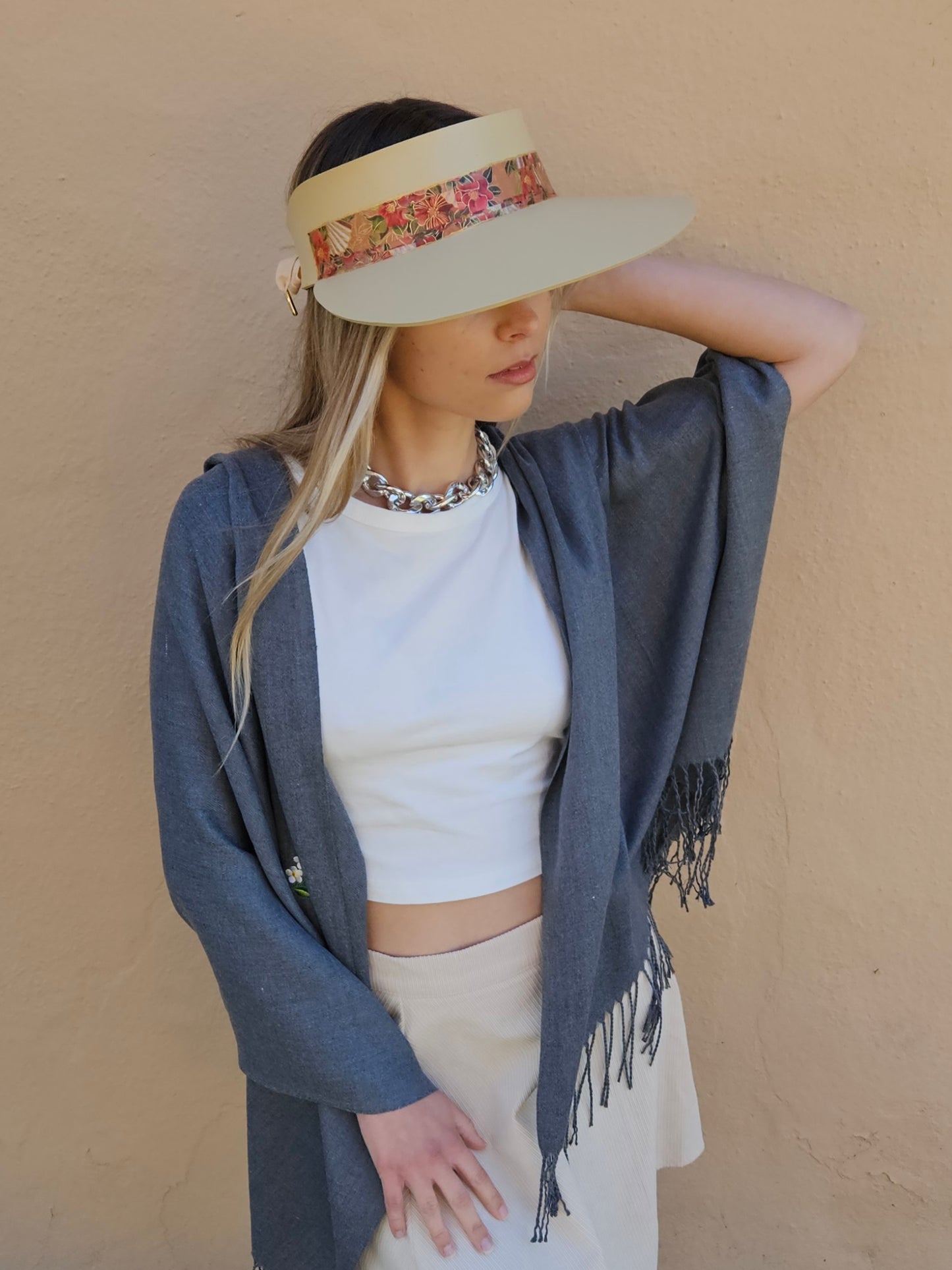 Beige "LadyEVA" Visor Hat with Deep Red Floral Band