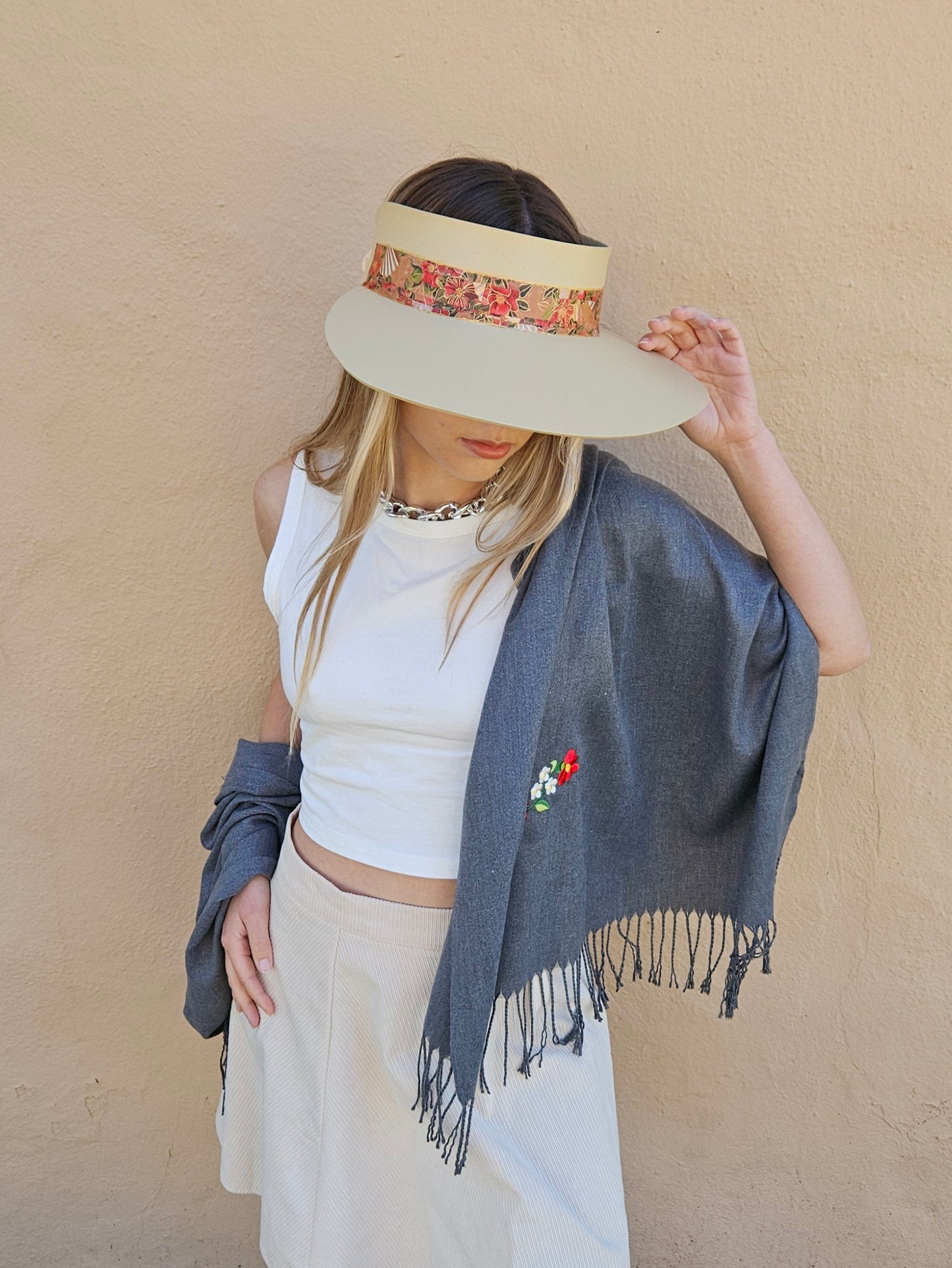 Beige "LadyEVA" Visor Hat with Deep Red Floral Band
