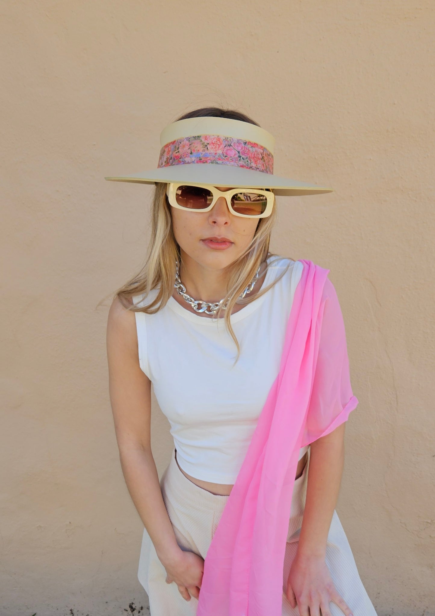 Beige "LadyEVA" Visor Hat with Pink and Red Floral Band