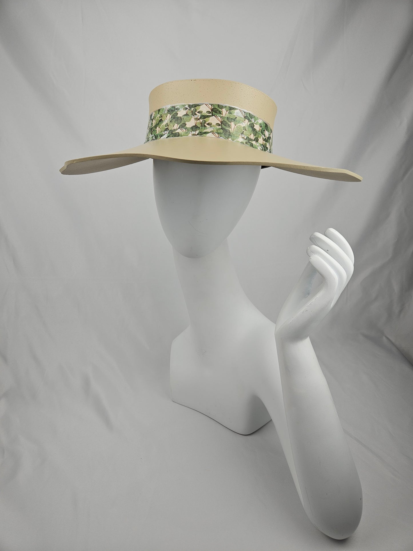 Beautiful Beige Lotus Sun Visor Hat with Green Leaf Band: 1950s, Walks, Brunch, Tea, Golf, Wedding, Church, No Headache, Derby