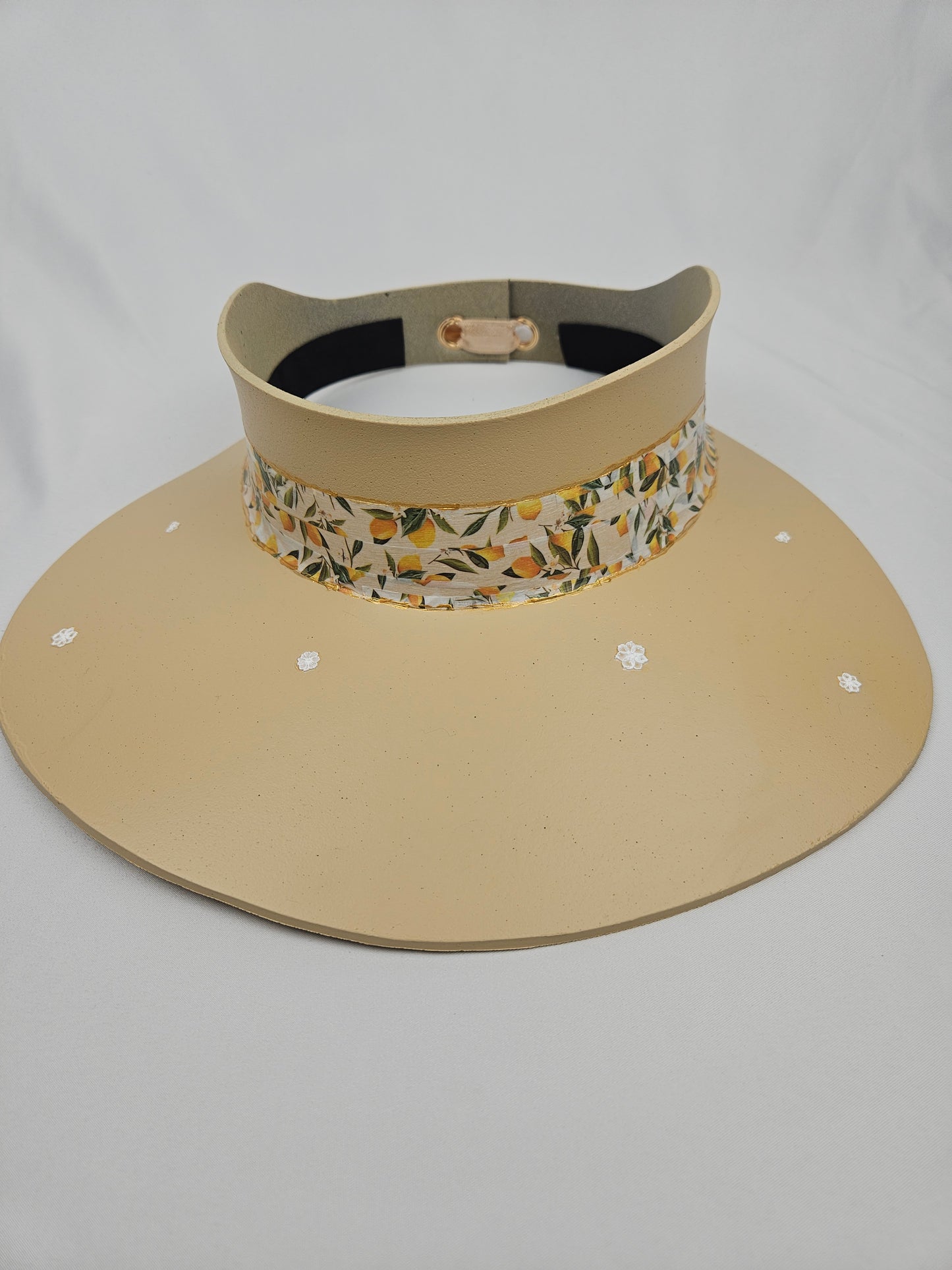 Beautiful Beige Audrey Foam Sun Visor Hat with Fun Citrus Floral Band and White Flowers on Brim: 1950s, Walks, Brunch, Tea, Golf, Wedding, Church, No Headache, Derby