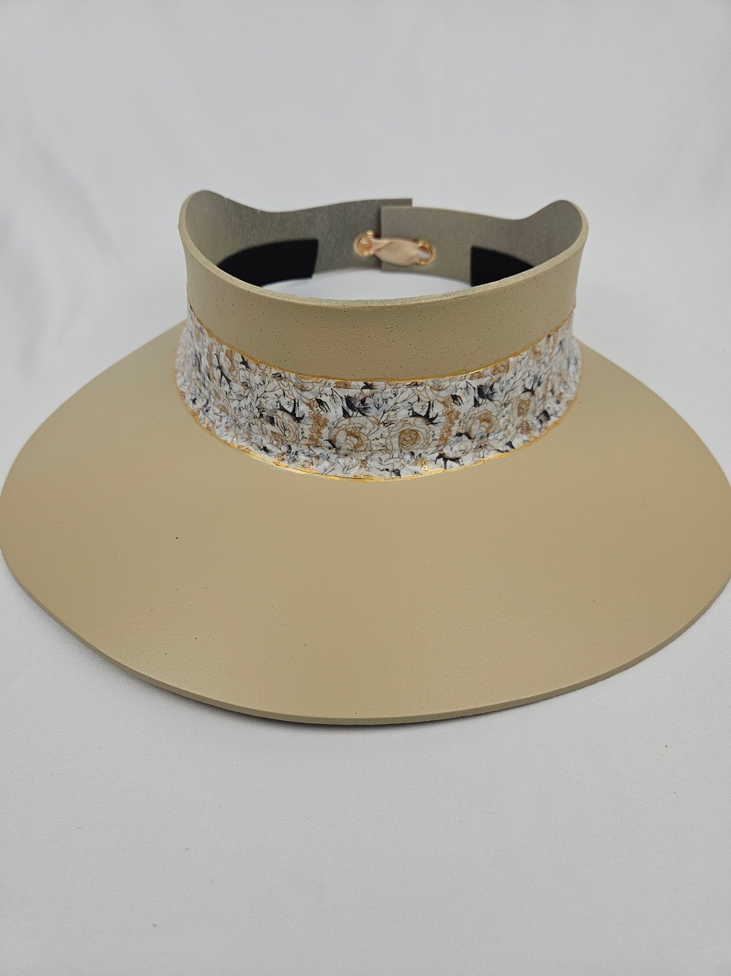 Beautiful Beige Audrey Foam Sun Visor Hat with Elegant White and Gold Floral Band: 1950s, Walks, Brunch, Tea, Golf, Wedding, Church, No Headache, Pool