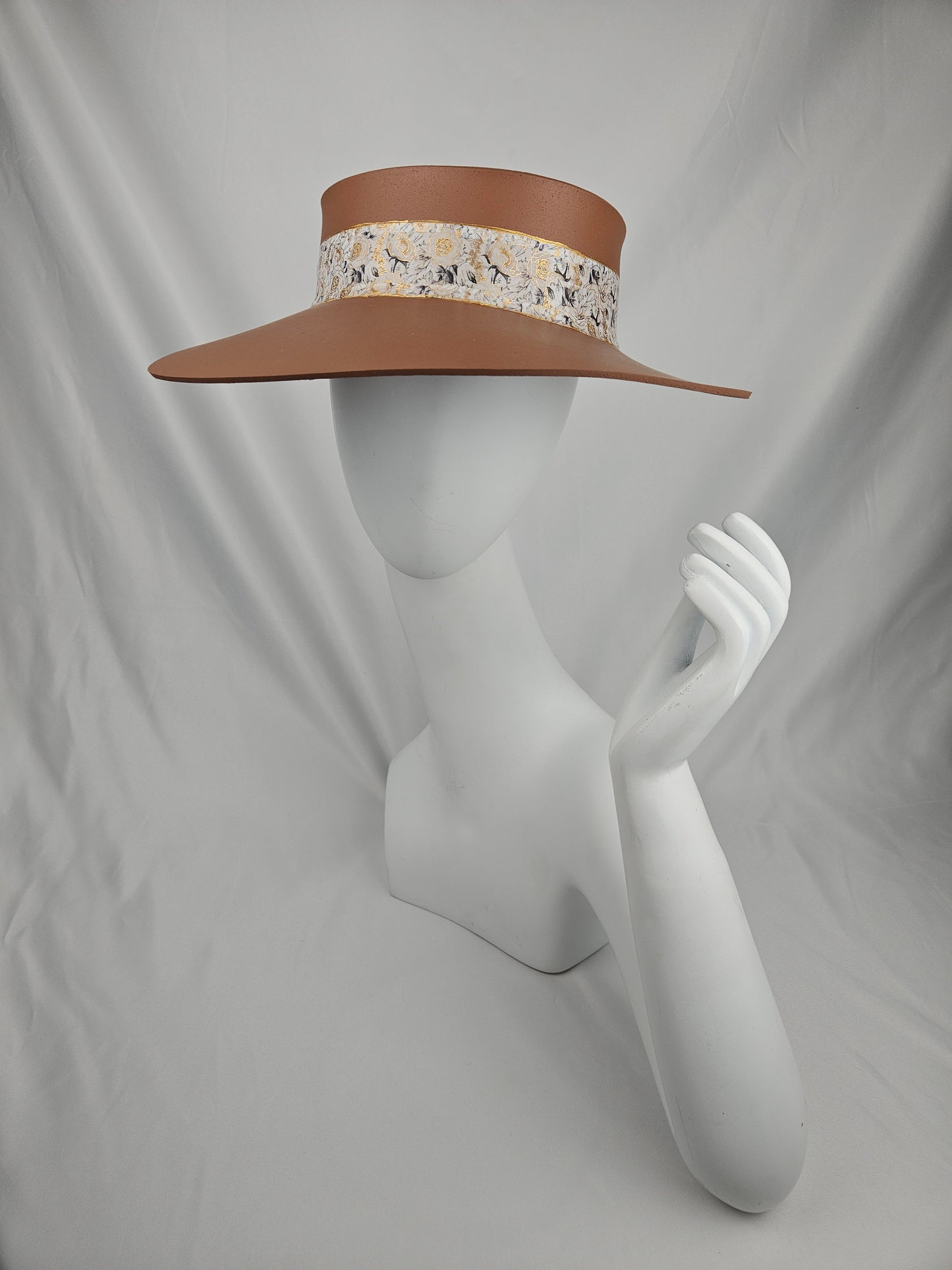 Caramel Brown Audrey Sun Visor Hat with White and Gold Floral Band: 1950s, Walks, Brunch, Tea, Golf, Wedding, Church, No Headache, Easter, Pool, Beach, Big Brim