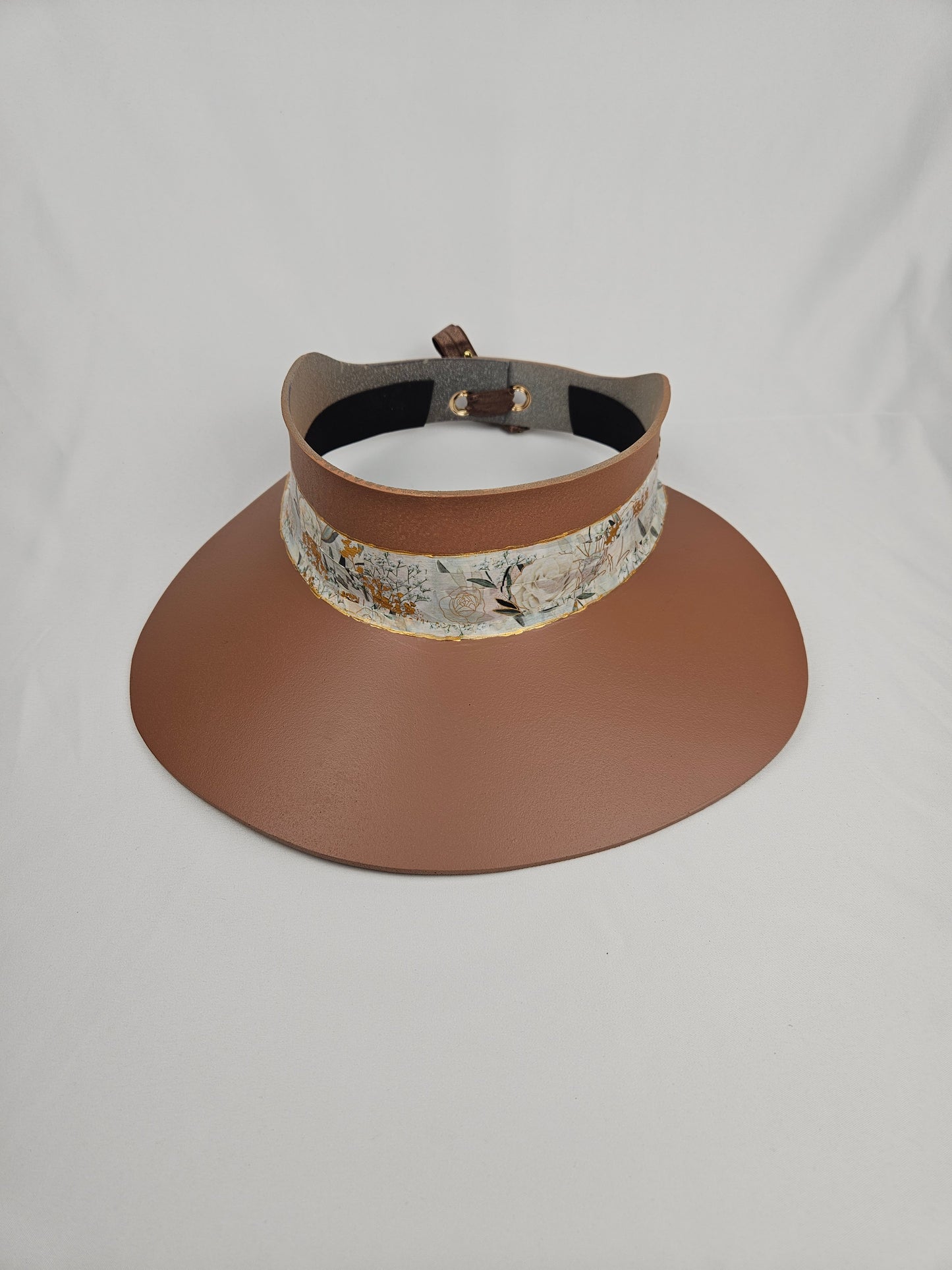 Caramel Brown Audrey Sun Visor Hat with Stylish White and Gold Floral Band: UV Resistant, Walks, Brunch, Tea, Golf, Wedding, Church, No Headache, Easter, Pool, Beach, Big Brim