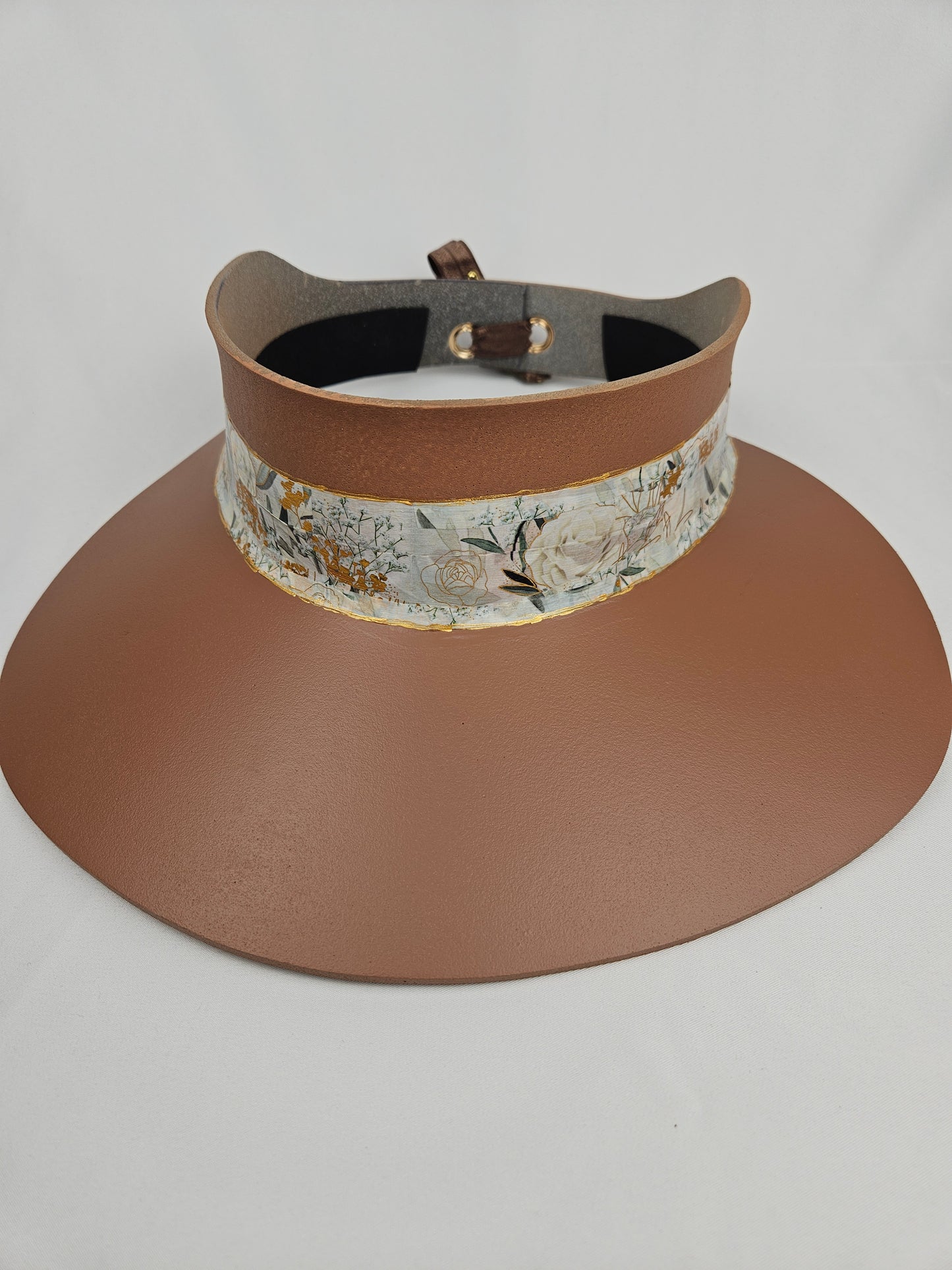 Caramel Brown Audrey Sun Visor Hat with Stylish White and Gold Floral Band: UV Resistant, Walks, Brunch, Tea, Golf, Wedding, Church, No Headache, Easter, Pool, Beach, Big Brim