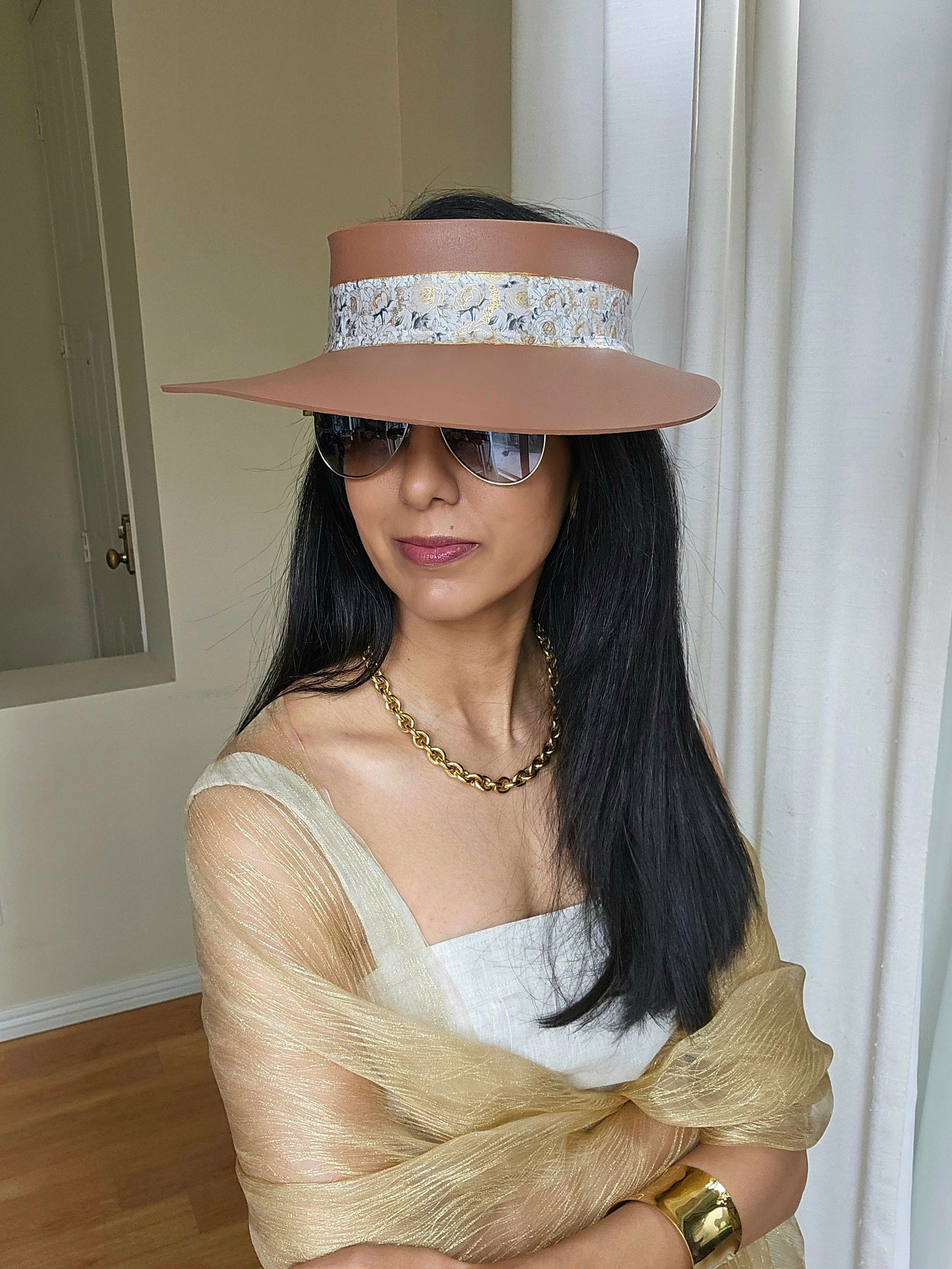 Caramel Brown Audrey Sun Visor Hat with White and Gold Floral Band: 1950s, Walks, Brunch, Tea, Golf, Wedding, Church, No Headache, Easter, Pool, Beach, Big Brim