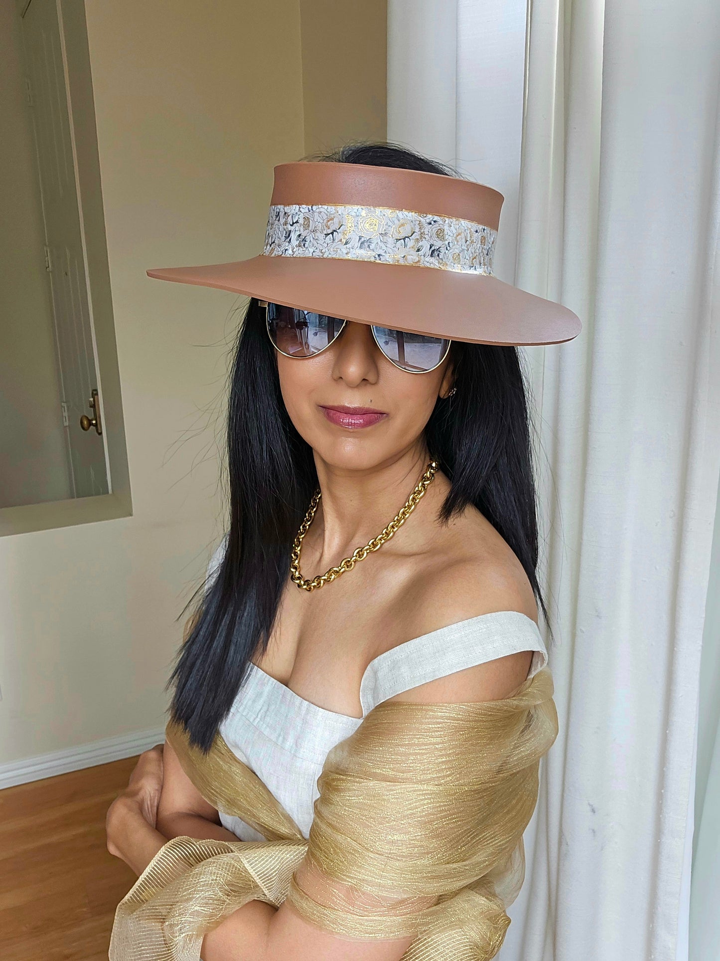 Caramel Brown Audrey Sun Visor Hat with White and Gold Floral Band: 1950s, Walks, Brunch, Tea, Golf, Wedding, Church, No Headache, Easter, Pool, Beach, Big Brim