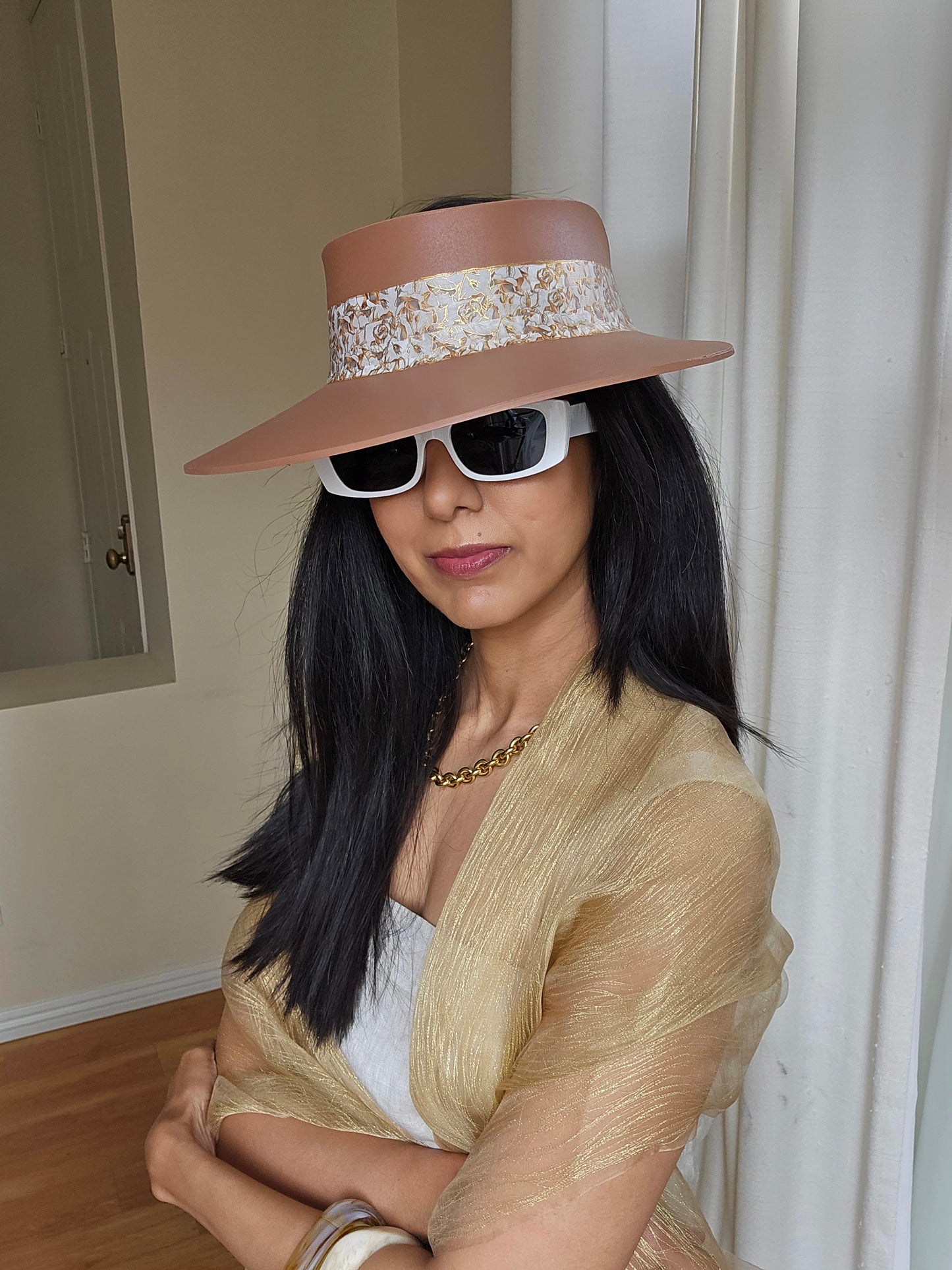 Tall Caramel Brown Audrey Sun Visor Hat with Elegant Gold and White Floral Band: 1940s, Walks, Brunch, Tea, Golf, Wedding, Church, No Headache, Easter, Pool, Beach, Big Brim