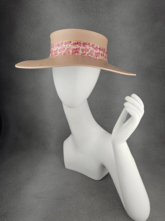 Peachy Beige Audrey Sun Visor Hat with Lovely Magenta Pink Floral Band and Golden Paint Splatter Effect: UV Resistant, Walks, Brunch, Tea, Golf, Wedding, Church, No Headache, 1940s Pool, Beach, Big Brim, Summer