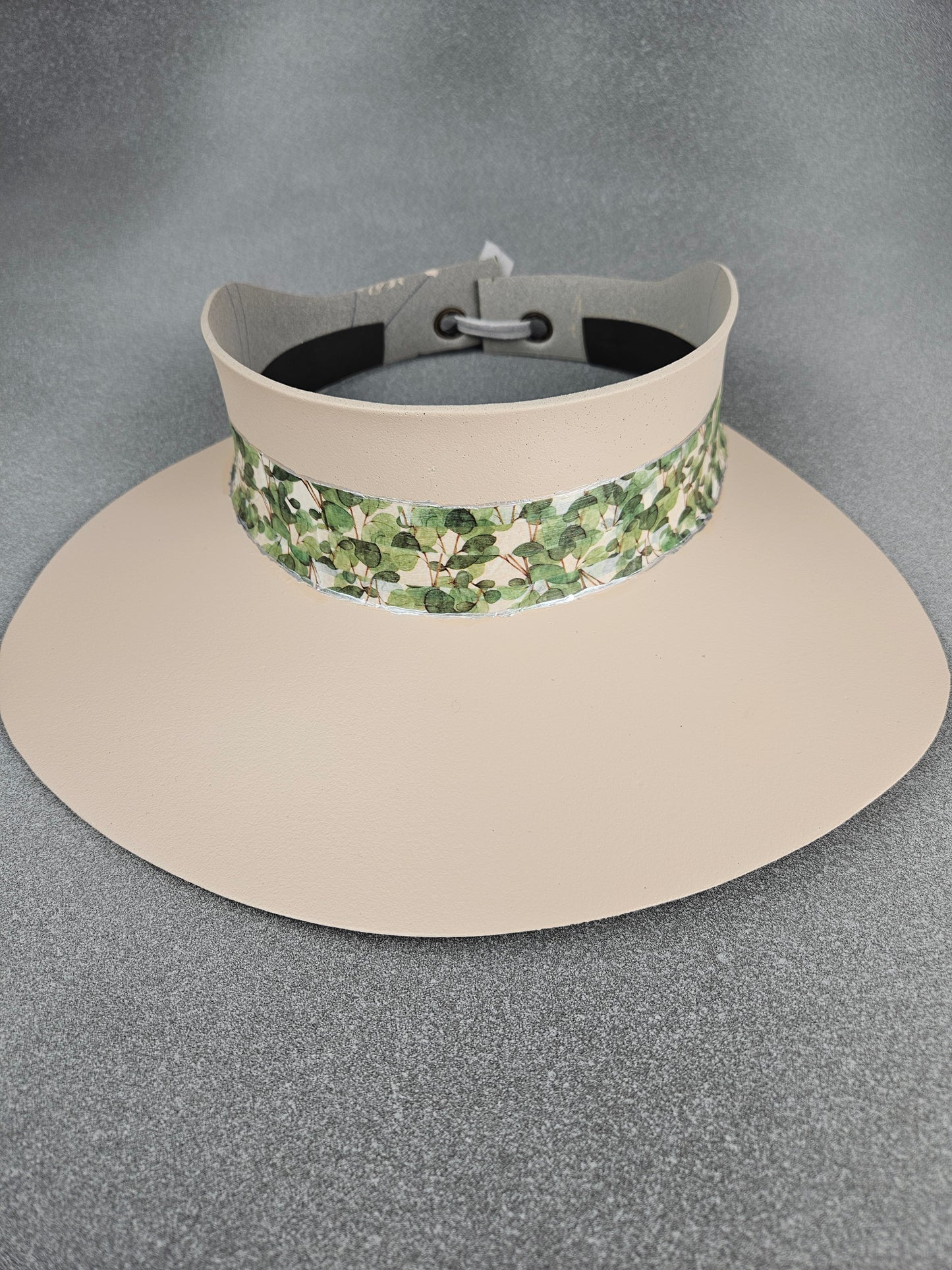 Peachy Beige Audrey Sun Visor Hat with Green Botanical Leafy Band: UV Resistant, Walks, Brunch, Golf, Wedding, Church, No Headache, 1950s, Pool, Beach, Big Brim, Summer
