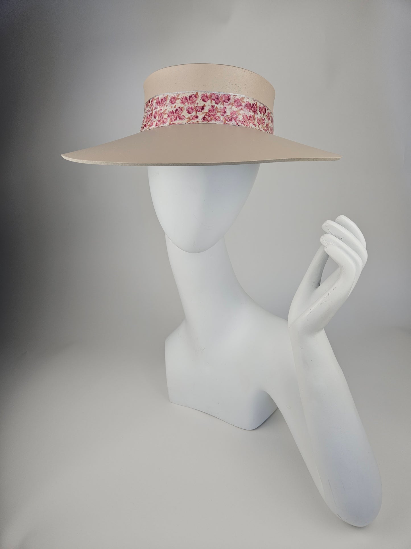 Peach Gray Audrey Foam Sun Visor Hat with Lovely Pink Floral Band: Tea, Walks, Brunch, Fancy, Golf, Summer, Church, No Headache, Pool