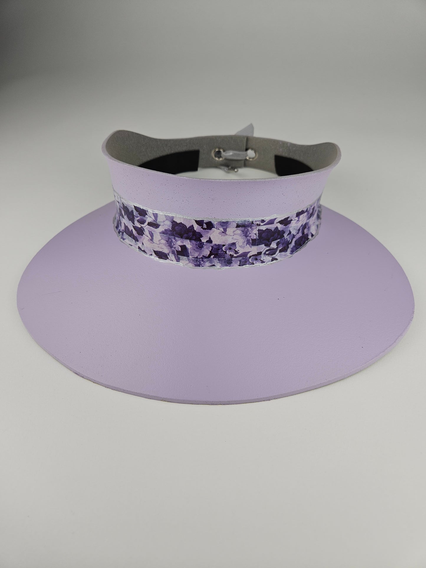 Lilac Purple Audrey Sun Visor Hat with Elegant Dark Purple Floral Band: 1950s, Walks, Brunch, Asian, Golf, Summer, Church, No Headache, Pool, Beach