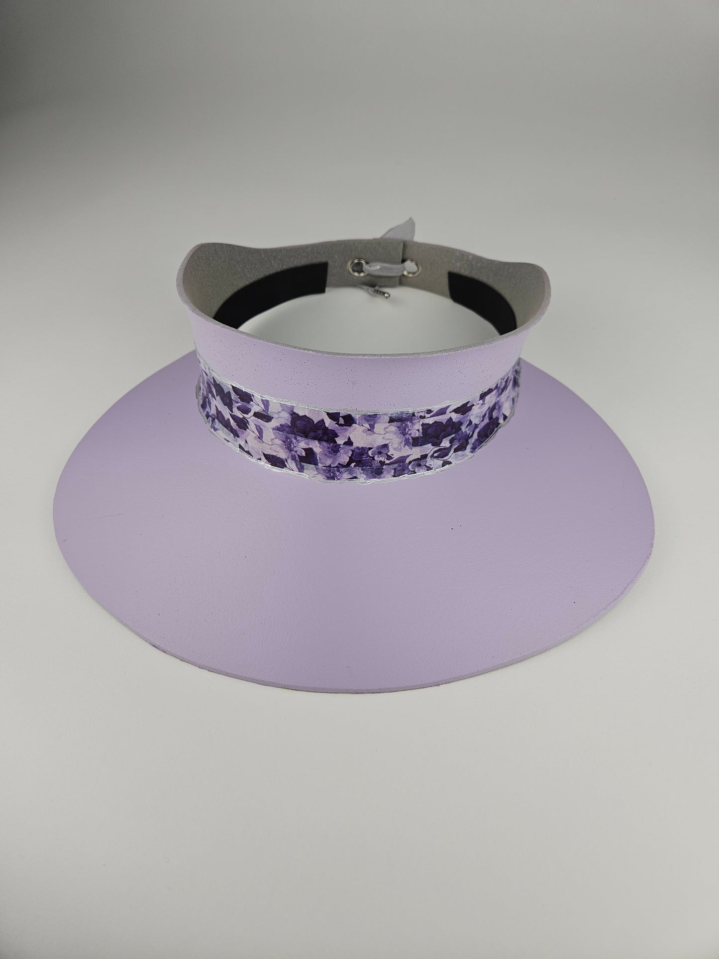 Lilac Purple Audrey Sun Visor Hat with Elegant Dark Purple Floral Band: 1950s, Walks, Brunch, Asian, Golf, Summer, Church, No Headache, Pool, Beach
