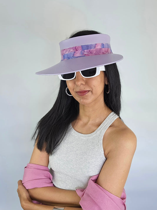 Lilac Purple Audrey Sun Visor Hat with Elegant Multicolor Marbled Band and Silver Paint Splatter Effect: 1950s, Walks, Brunch, Asian, Golf, Summer, Church, No Headache, Pool, Beach